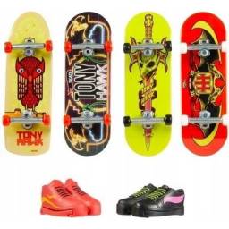 HOT WHEELS - Skate Pack 4 Patinetas 2 Tenis Estilo  - HGT84